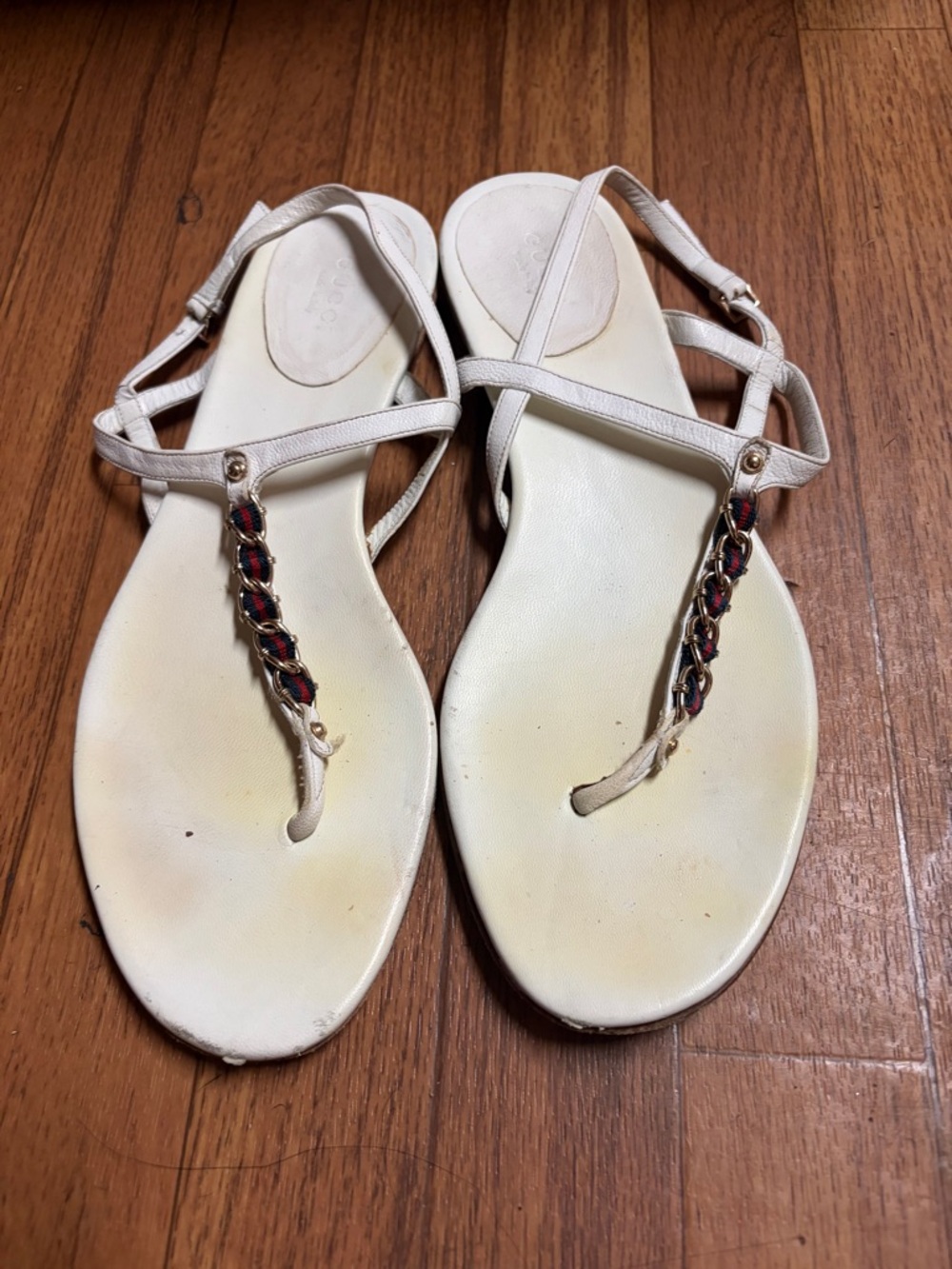 Gucci Ivory T-Strap Sandals with Chain Accent - Picture 2 of 10